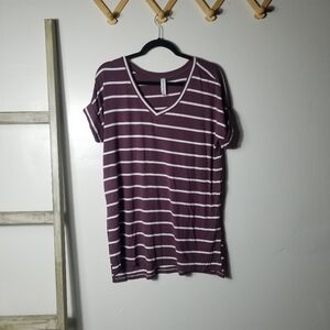 NWOT ZENANA PREMIUM WOMEN'S PURPLE AND WITE STRIPED V-NECK TUNIC BLOUSE SIZE L